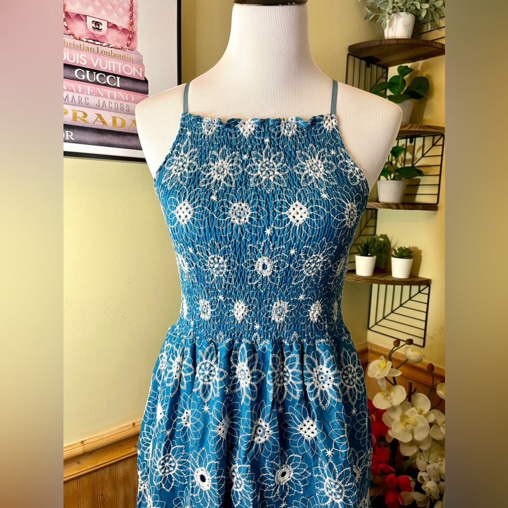 🌷Brand New halter eyelet dress fully embroidered can fit Sm up to M price firm! - Picture 5 of 5